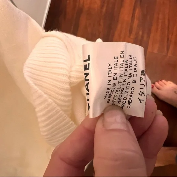 Black Sweater - Picture 5 of 5